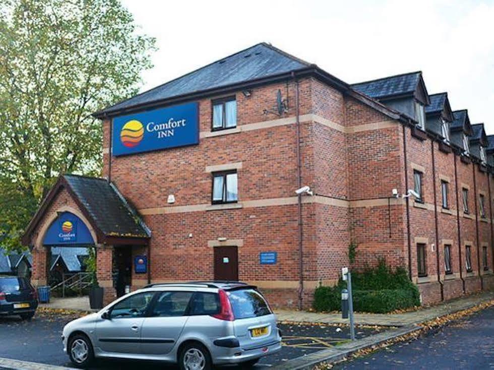 מידלטון Comfort Inn Manchester North מראה חיצוני תמונה