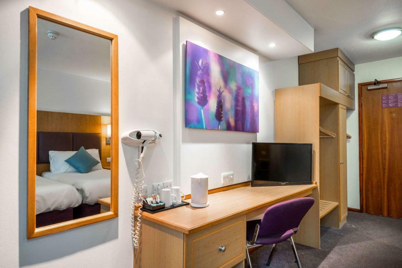 מידלטון Comfort Inn Manchester North מראה חיצוני תמונה
